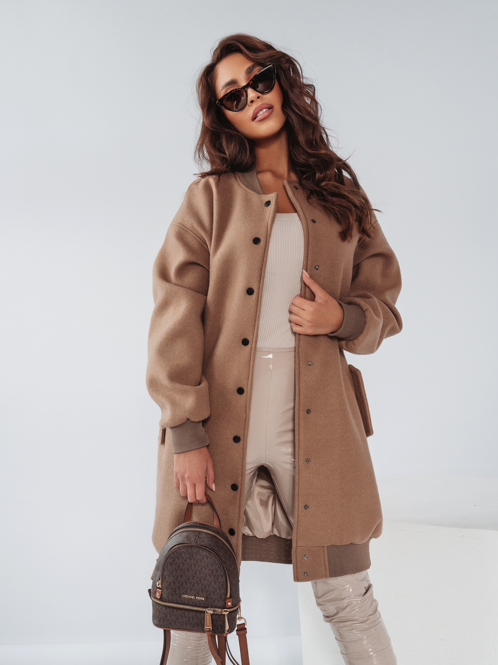 Płaszcz flauszowy Ola Voga Black Accent c.beżowa Płaszcz flauszowy Ola Voga Black Accent c.beżowa