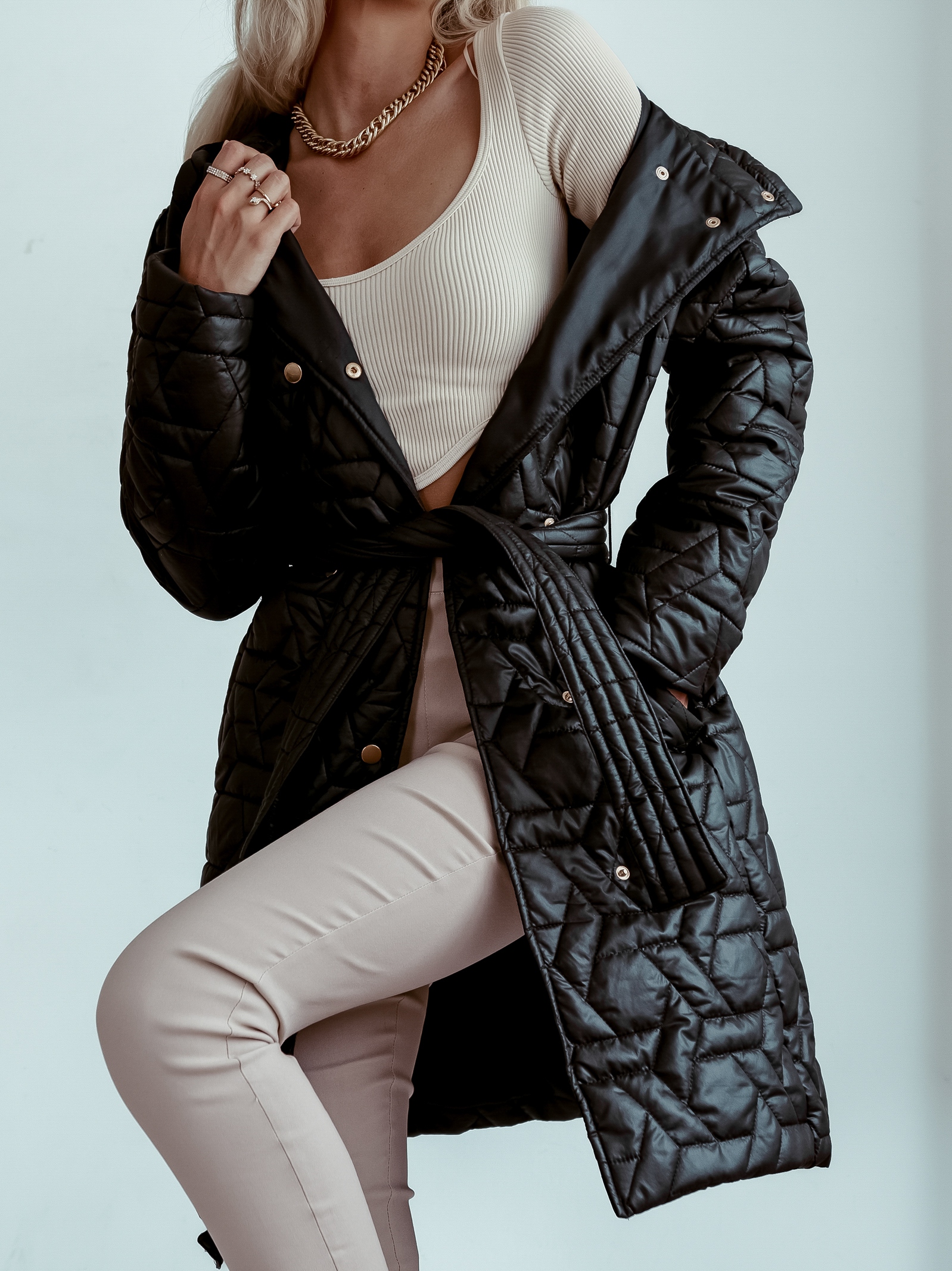 Płaszcz z kapturem Ola Voga Comfy Beauty czarny