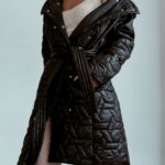 Płaszcz z kapturem Ola Voga Comfy Beauty czarny