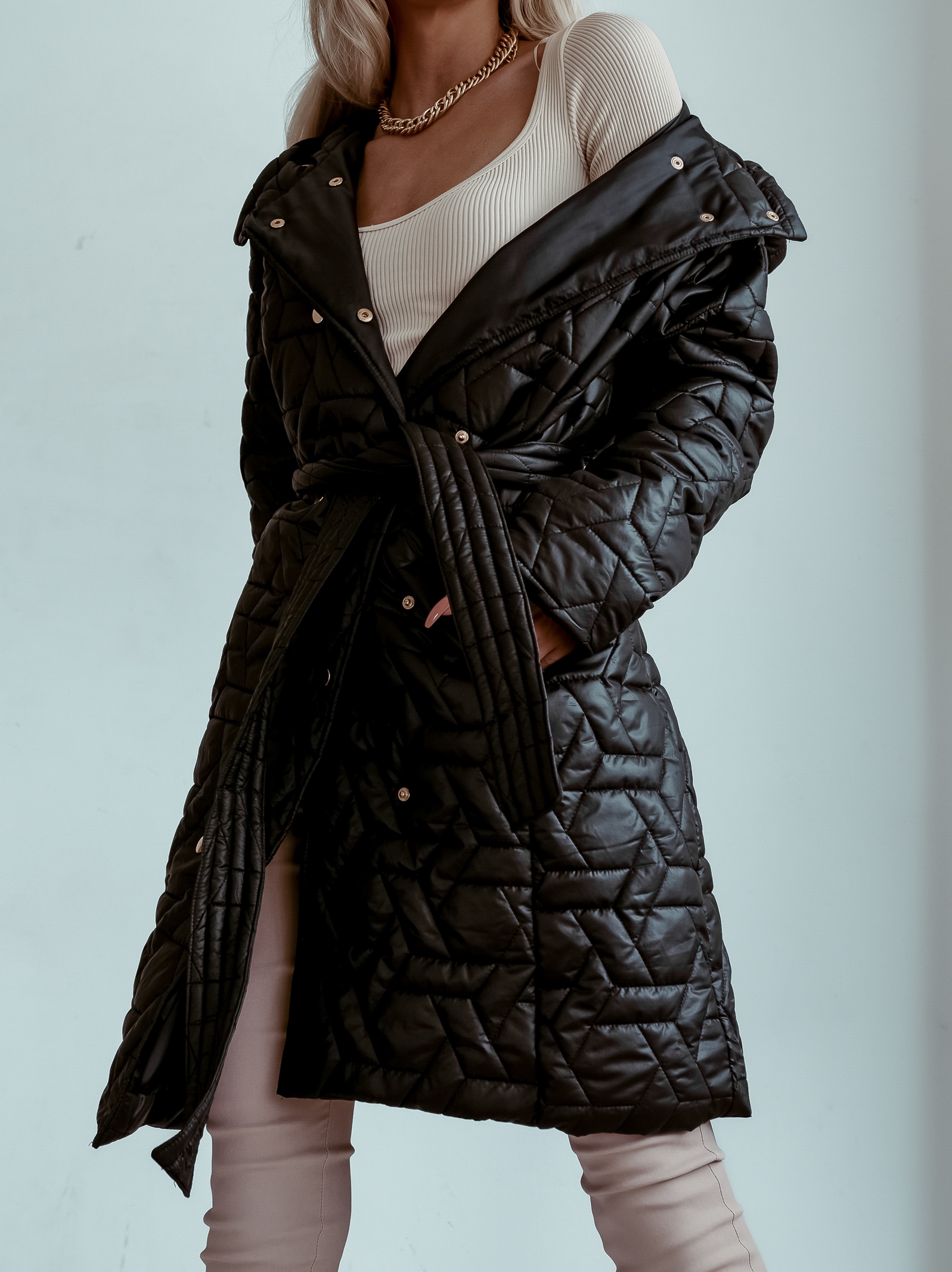 Płaszcz z kapturem Ola Voga Comfy Beauty czarny