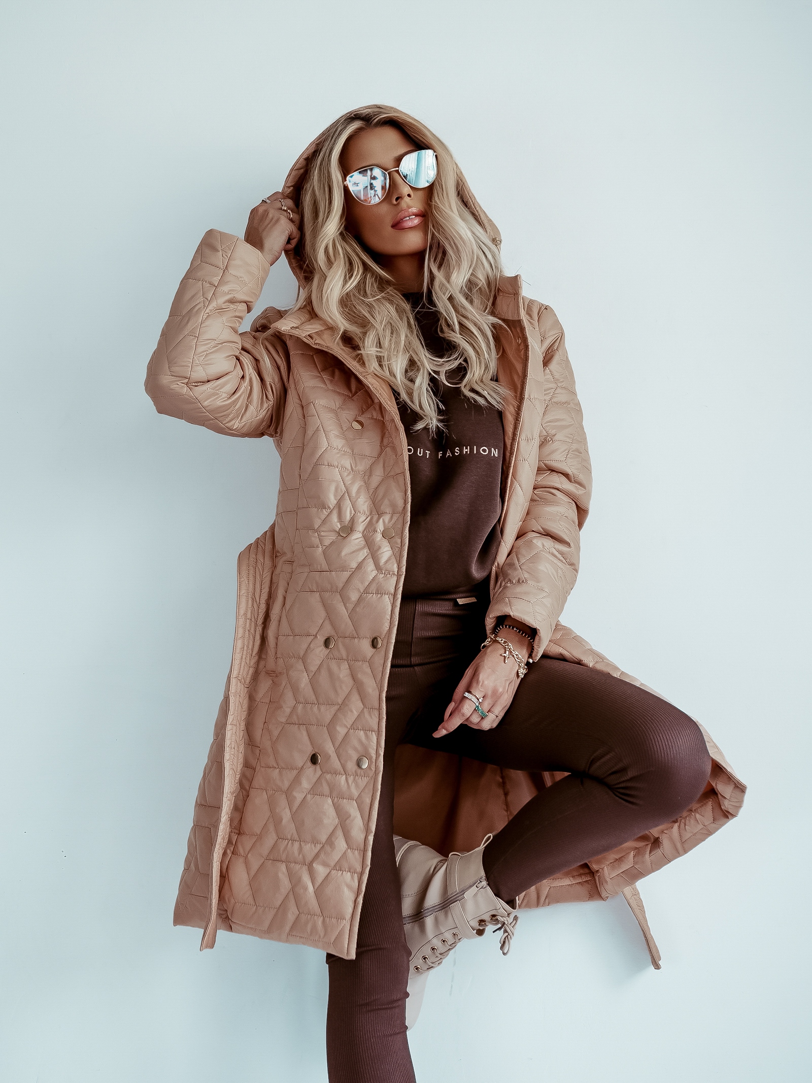 Płaszcz z kapturem Ola Voga Comfy Beauty karmelowy