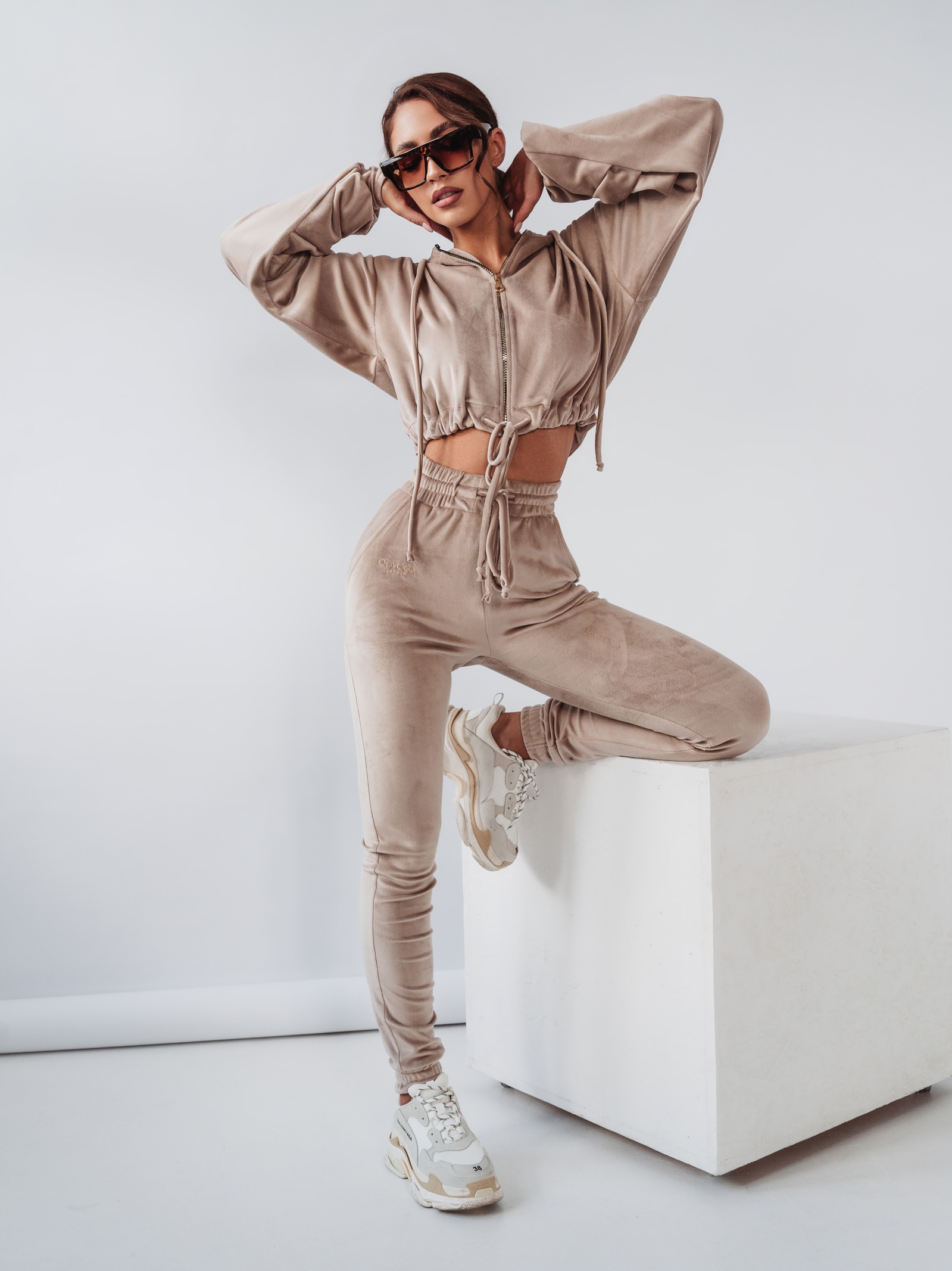 Komplet welurowy Coffee Colors Ola Voga beżowy Komplet welurowy Coffee Colors Ola Voga beżowy