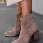 -WYPRZEDANE-Botki zamszowe Madam Takko cappuccino