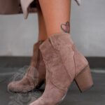 -WYPRZEDANE-Botki zamszowe Madam Takko cappuccino