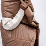 Kamizelka asymetryczna Wind karmelowa