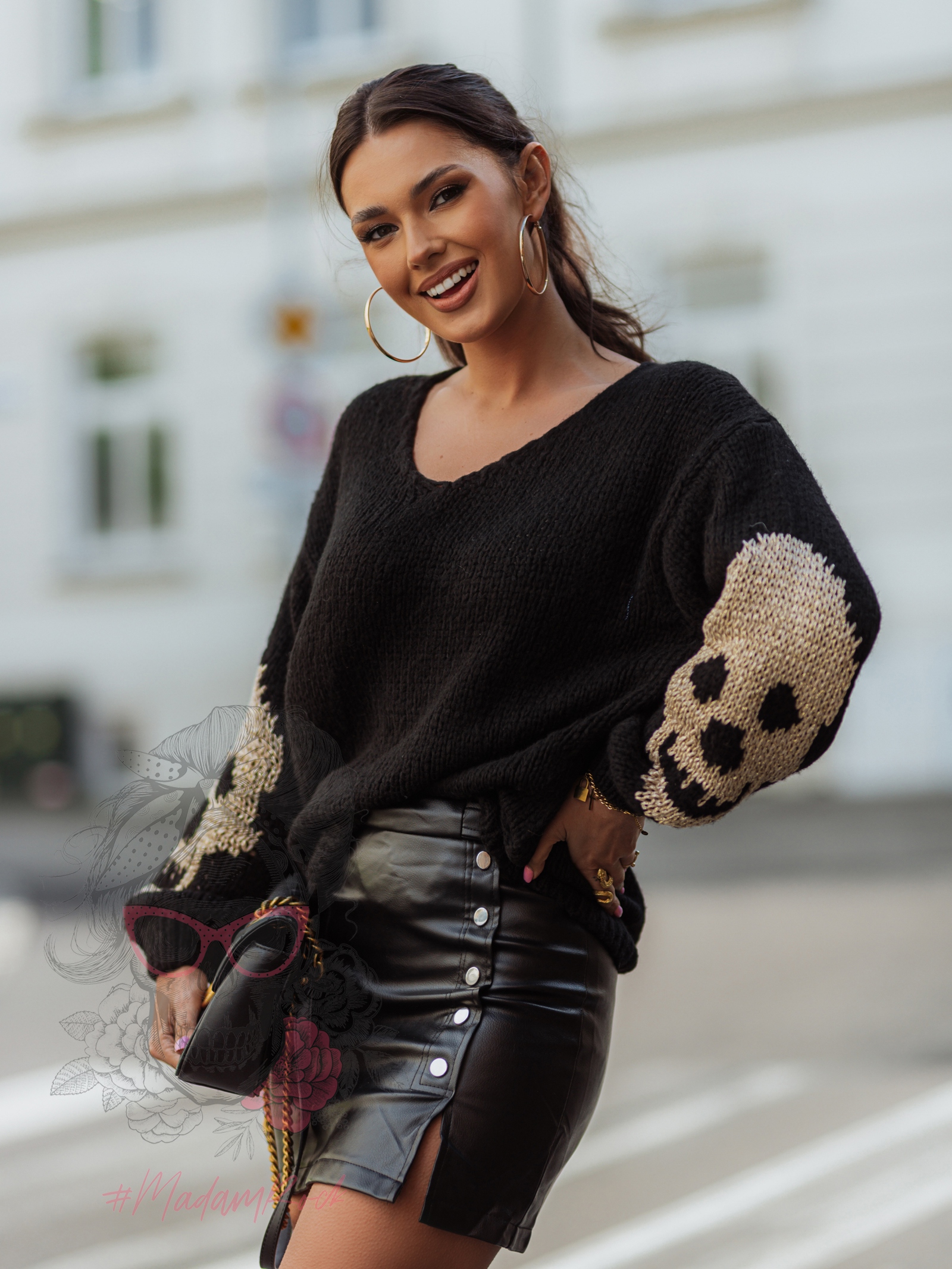 Sweter z czaszkami Moders czarny