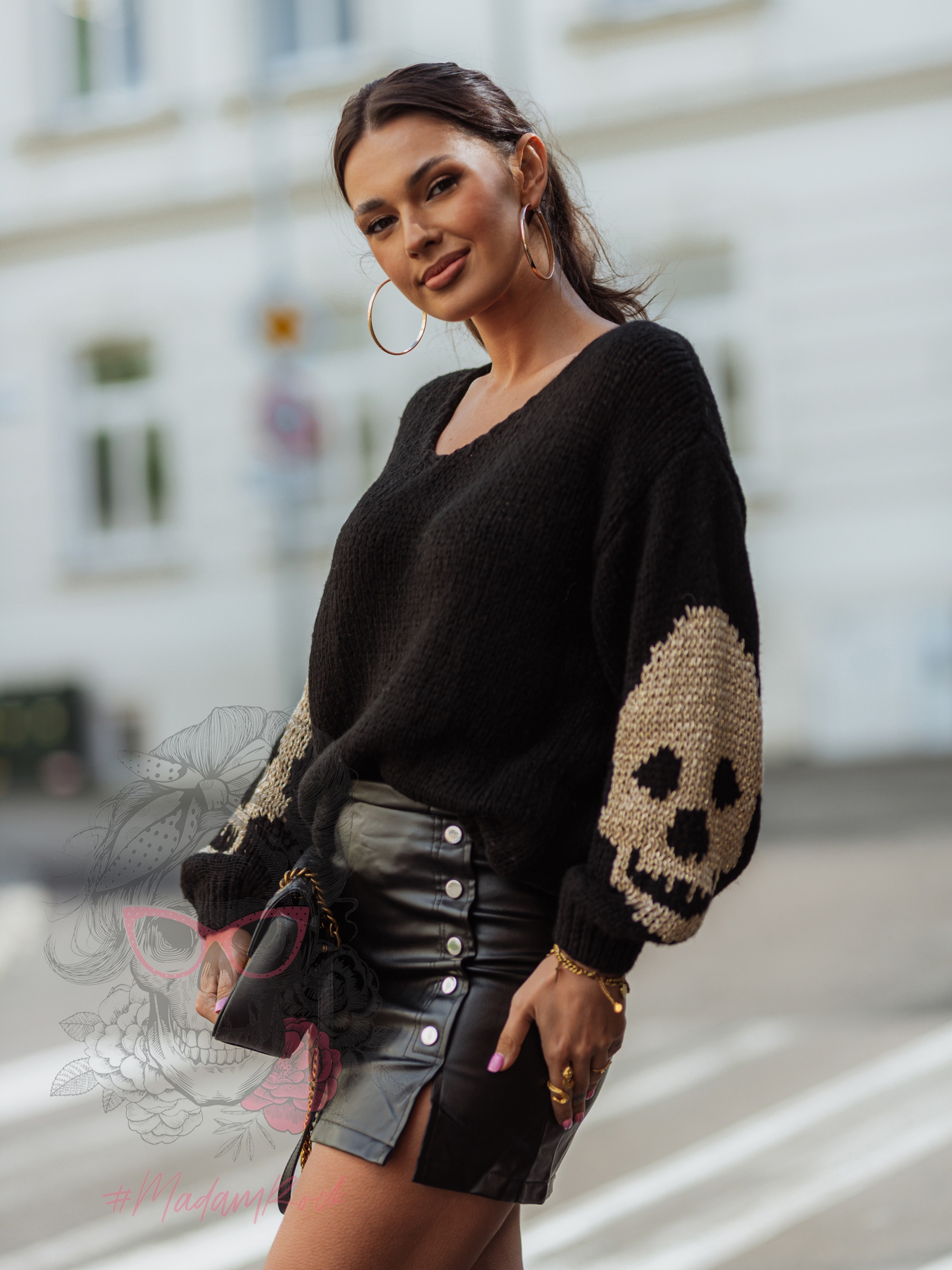 Sweter z czaszkami Moders czarny