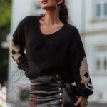 Sweter z czaszkami Moders czarny