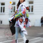 Płaszcz asymetryczny MC BeFree biały w graffiti