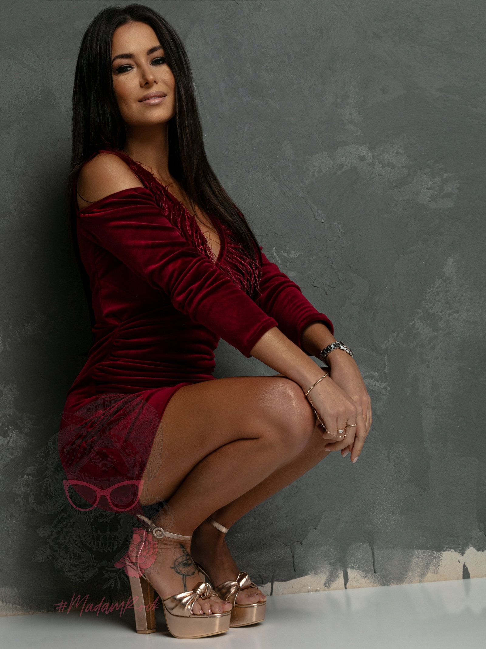 Sukienka welurowa z piórami NB Malima bordowa