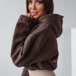 Bluza krótka z kapturem Ola Voga Cindy brązowa