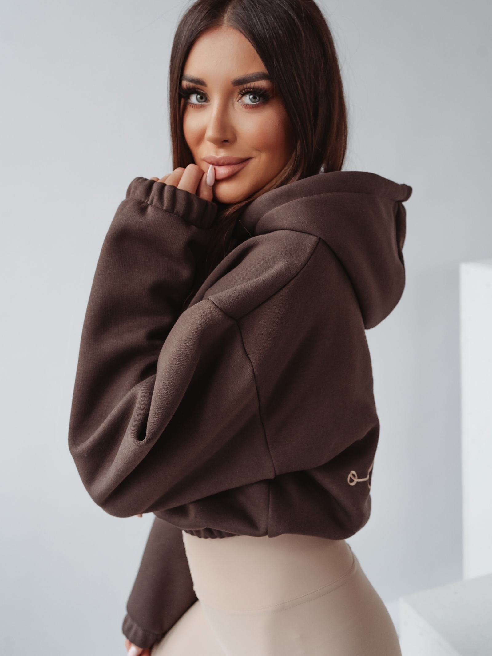 Bluza krótka z kapturem Ola Voga Cindy brązowa Bluza krótka z kapturem Ola Voga Cindy brązowa