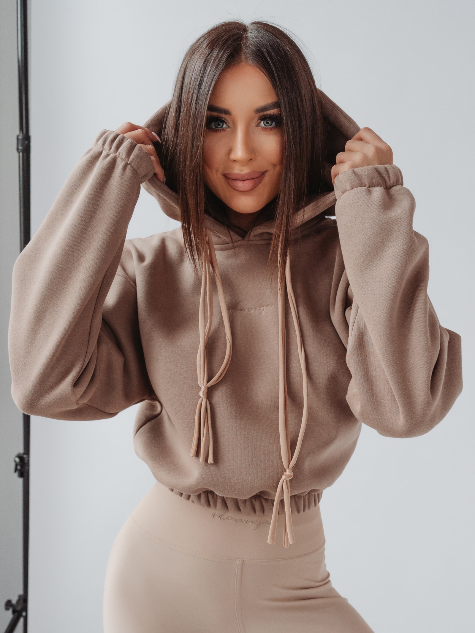 Bluza krótka z kapturem Ola Voga Cindy beżowa