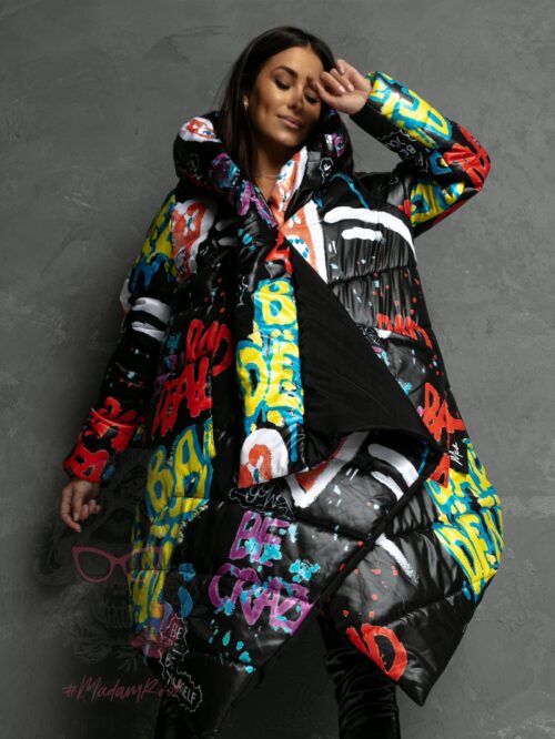 Płaszcz asymetryczny MC BeFree czarny w graffiti