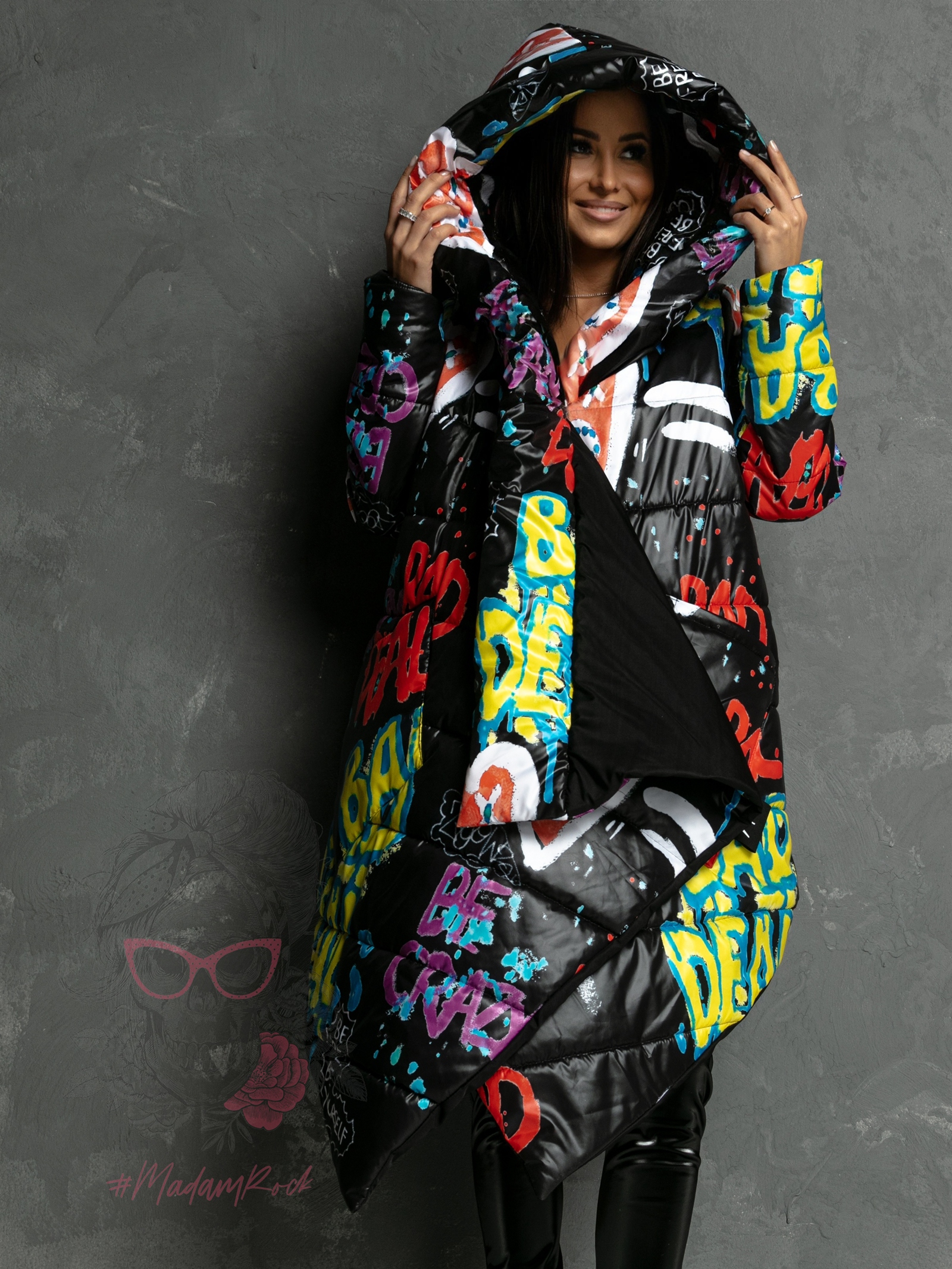 Płaszcz asymetryczny MC BeFree czarny w graffiti