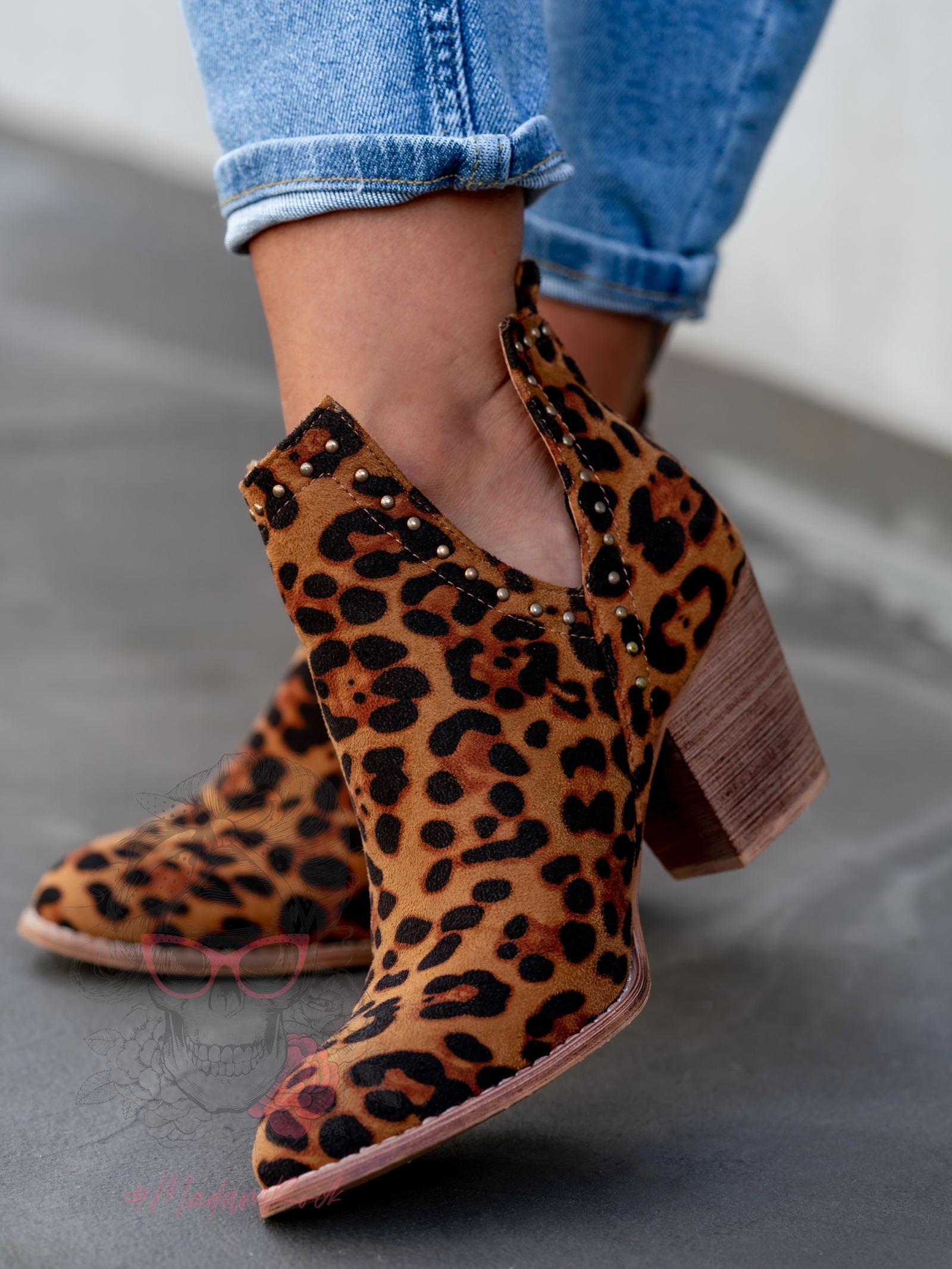 Botki z wycięciami Lady Foli w panterkę Botki z wycięciami Lady Foli w panterkę