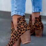 Botki z wycięciami Lady Foli w panterkę