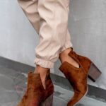 Botki z wycięciami Lady Foli III karmelowe