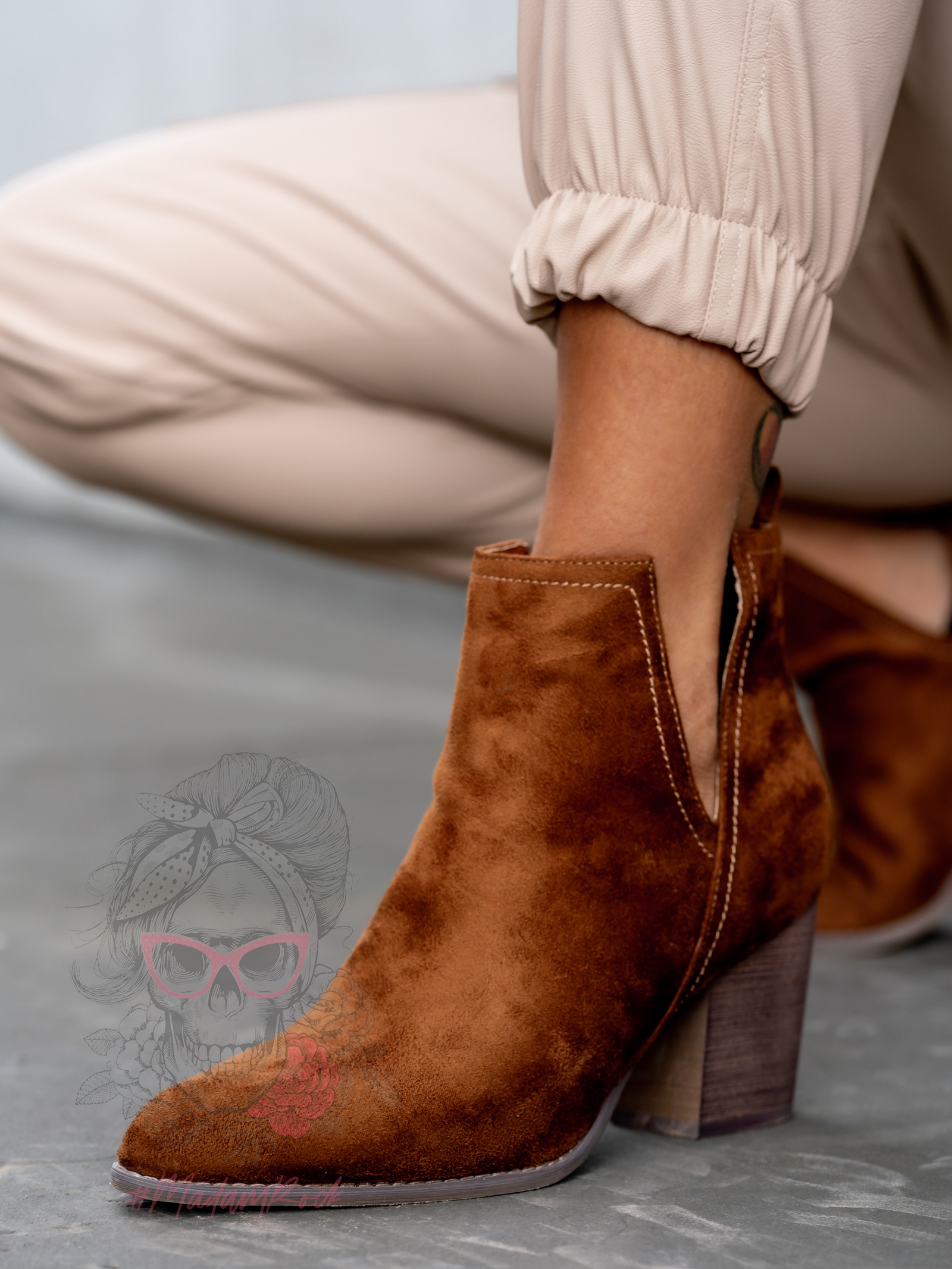 Botki z wycięciami Lady Foli III karmelowe