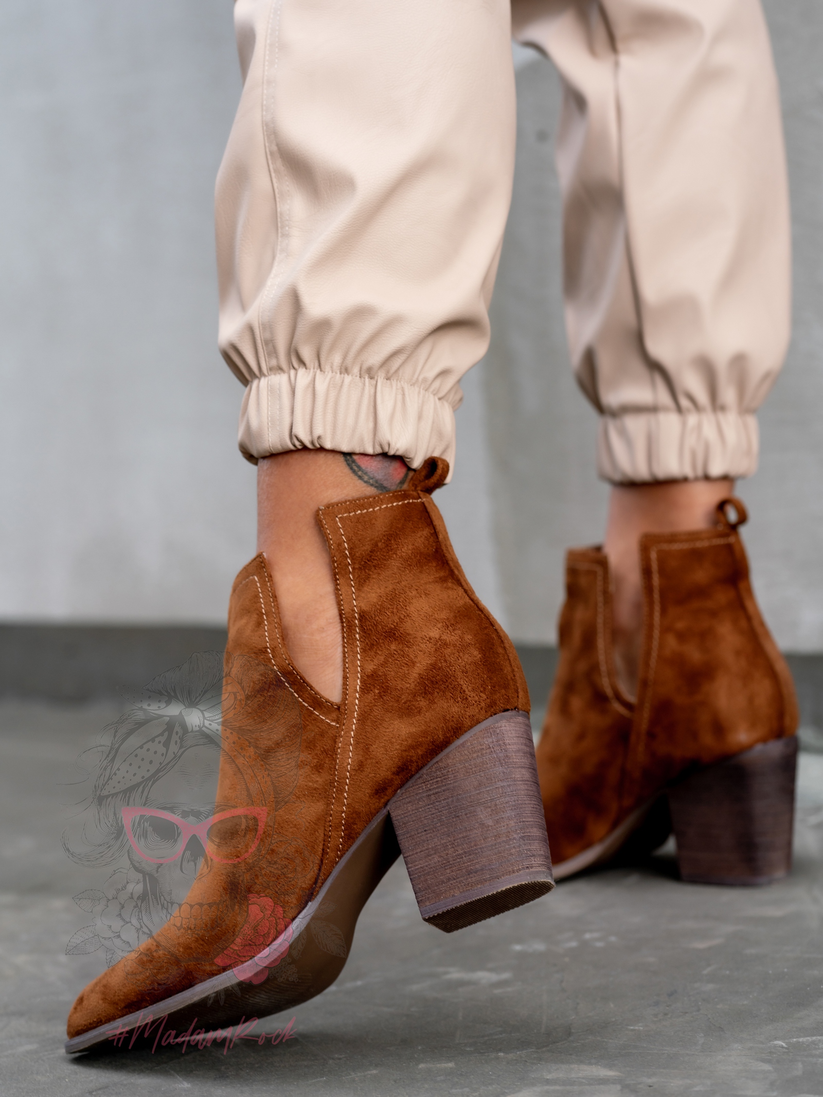 Botki z wycięciami Lady Foli III karmelowe