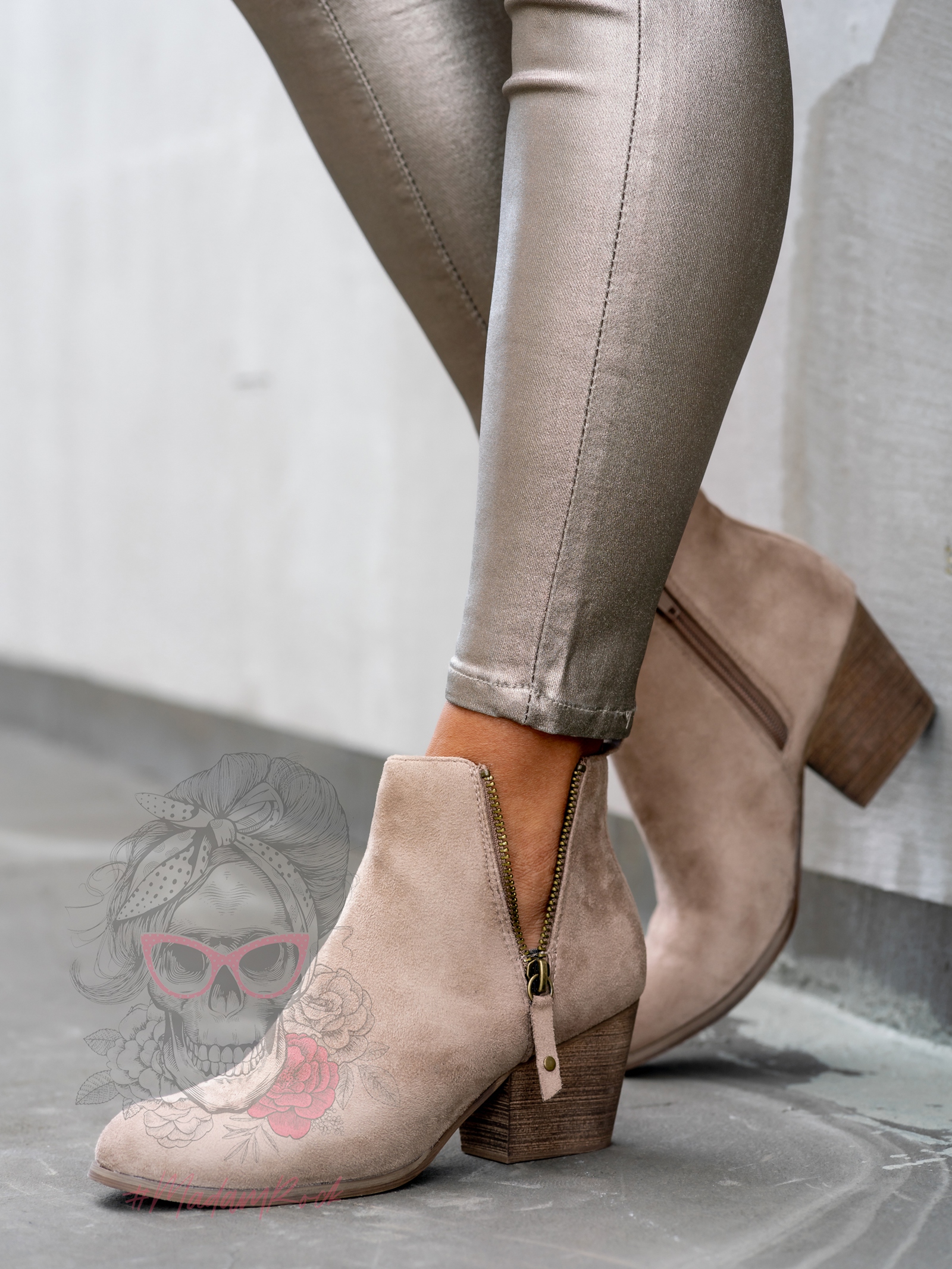 -WYPRZEDANE-Botki z wycięciami Lady Foli IV c. beżowe