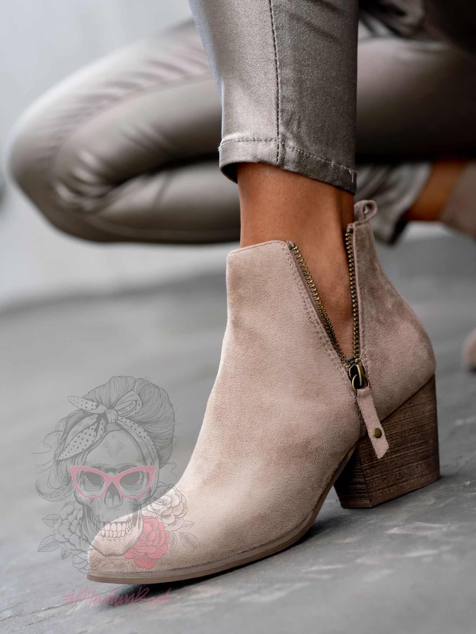 -WYPRZEDANE-Botki z wycięciami Lady Foli IV c. beżowe