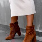 Botki na słupku Madam Boto karmelowe