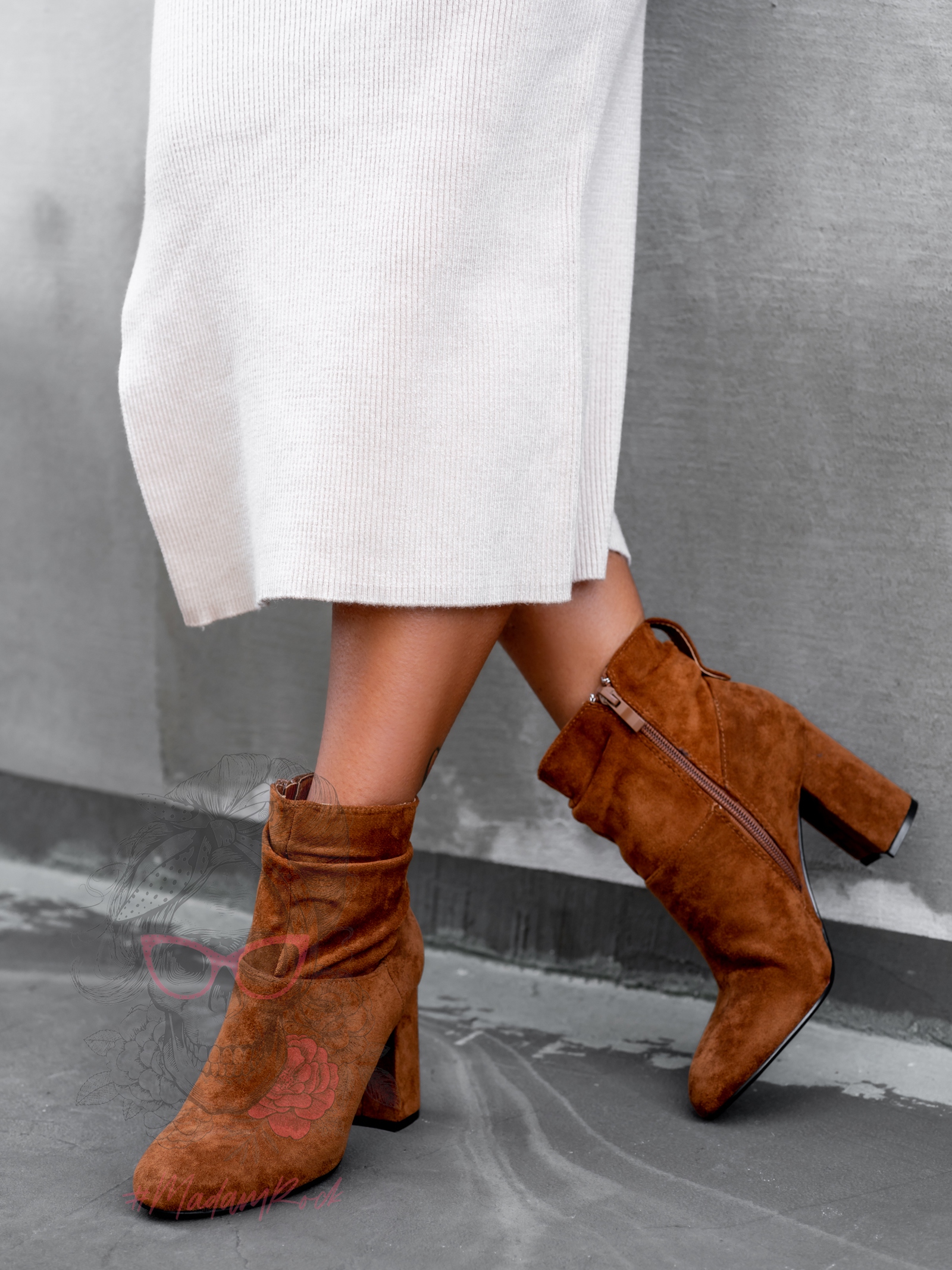 Botki na słupku Madam Boto karmelowe