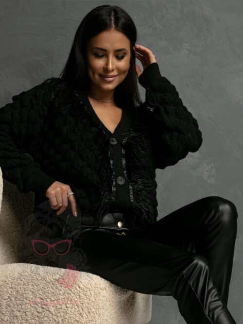 Sweter rozpinany z piórami Ofes czarny