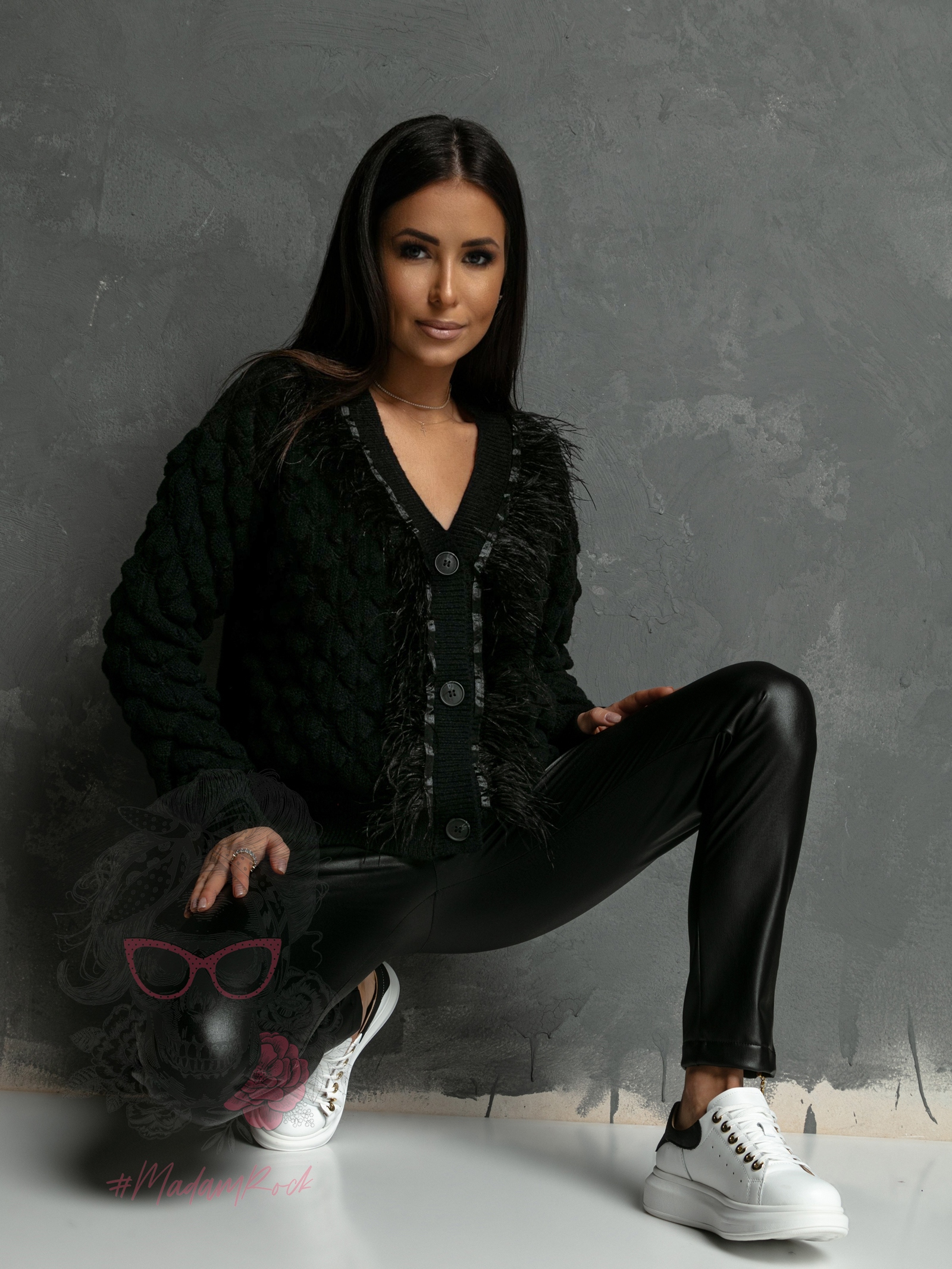 Sweter rozpinany z piórami Ofes czarny Sweter rozpinany z piórami Ofes czarny