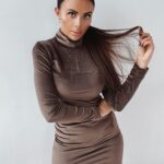 Sukienka welurowa Ursula Ola Voga brązowa