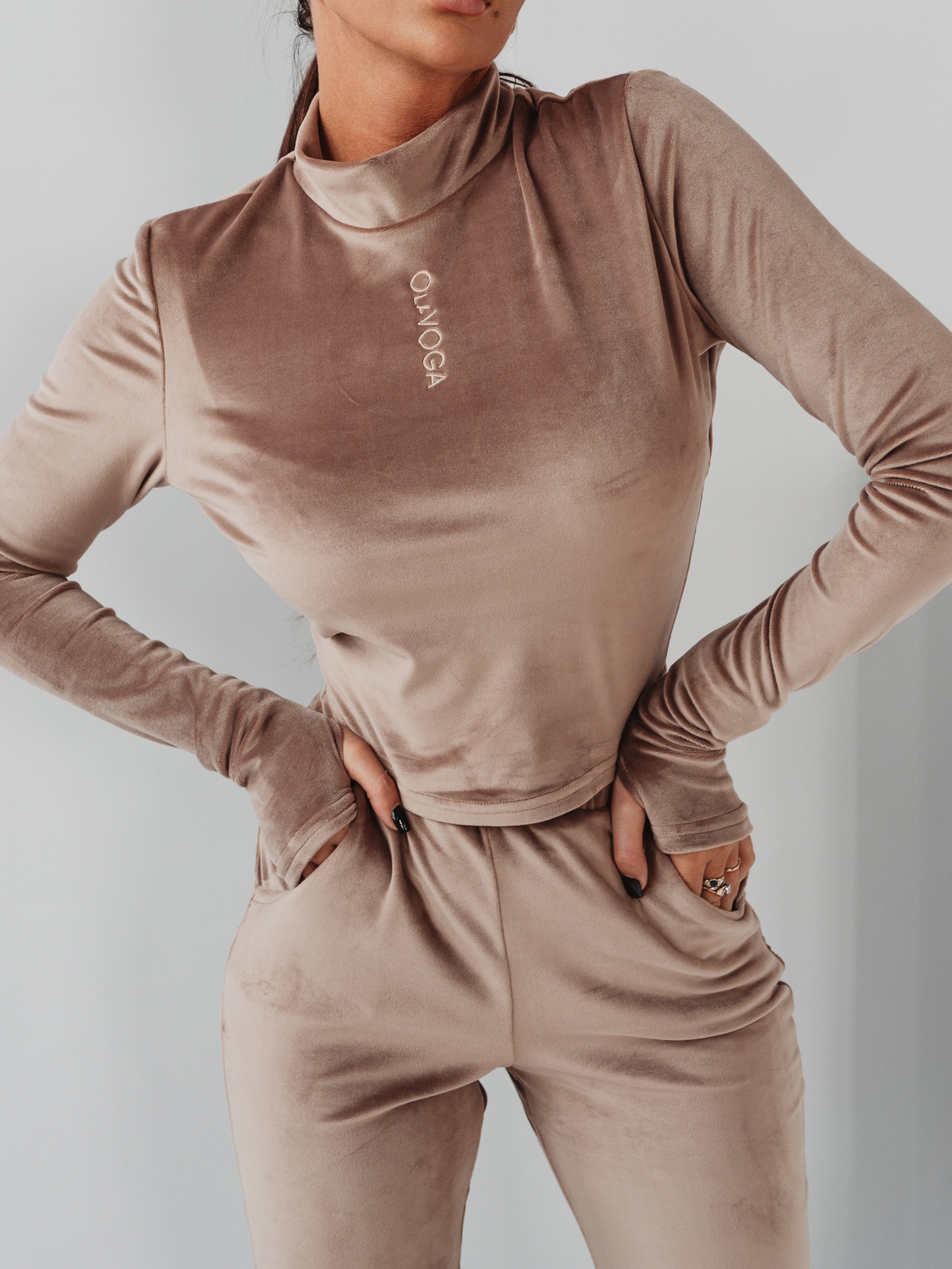 Komplet welurowy Ola Voga Warm Mood c.beżowy Komplet welurowy Ola Voga Warm Mood c.beżowy