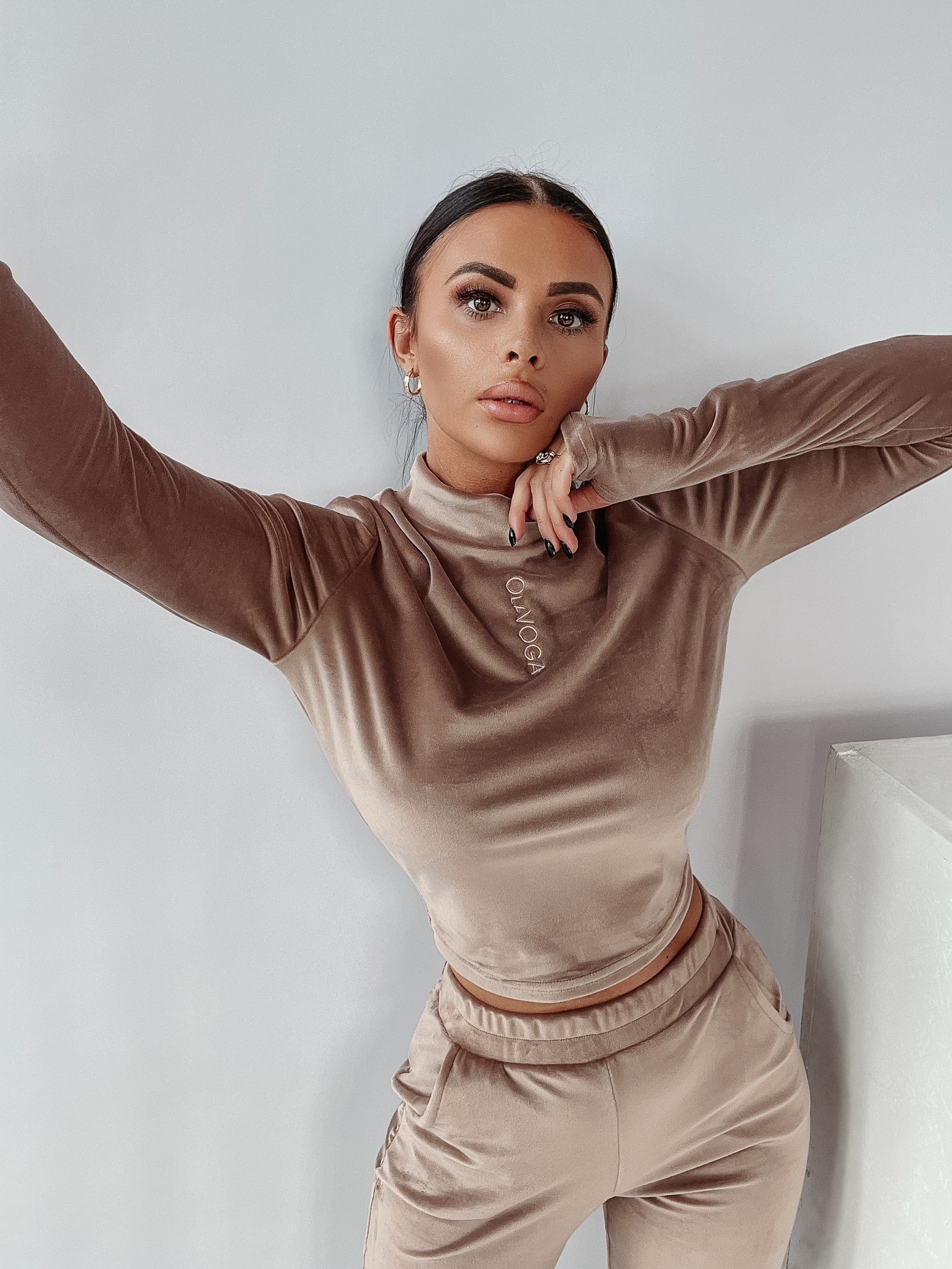 Komplet welurowy Ola Voga Warm Mood c.beżowy Komplet welurowy Ola Voga Warm Mood c.beżowy