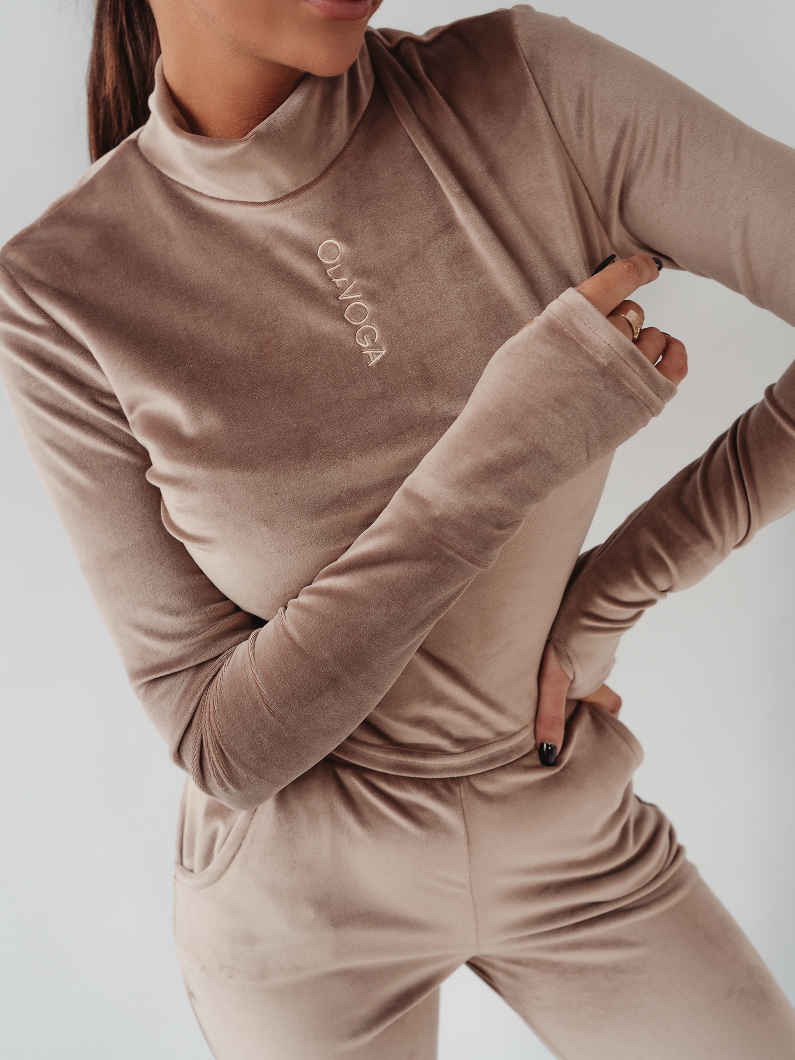 Komplet welurowy Ola Voga Warm Mood c.beżowy Komplet welurowy Ola Voga Warm Mood c.beżowy