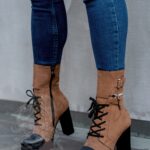 Botki na słupku Madam Assai karmelowe