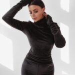 Bluzka welurowa Ola Voga Paula czarna