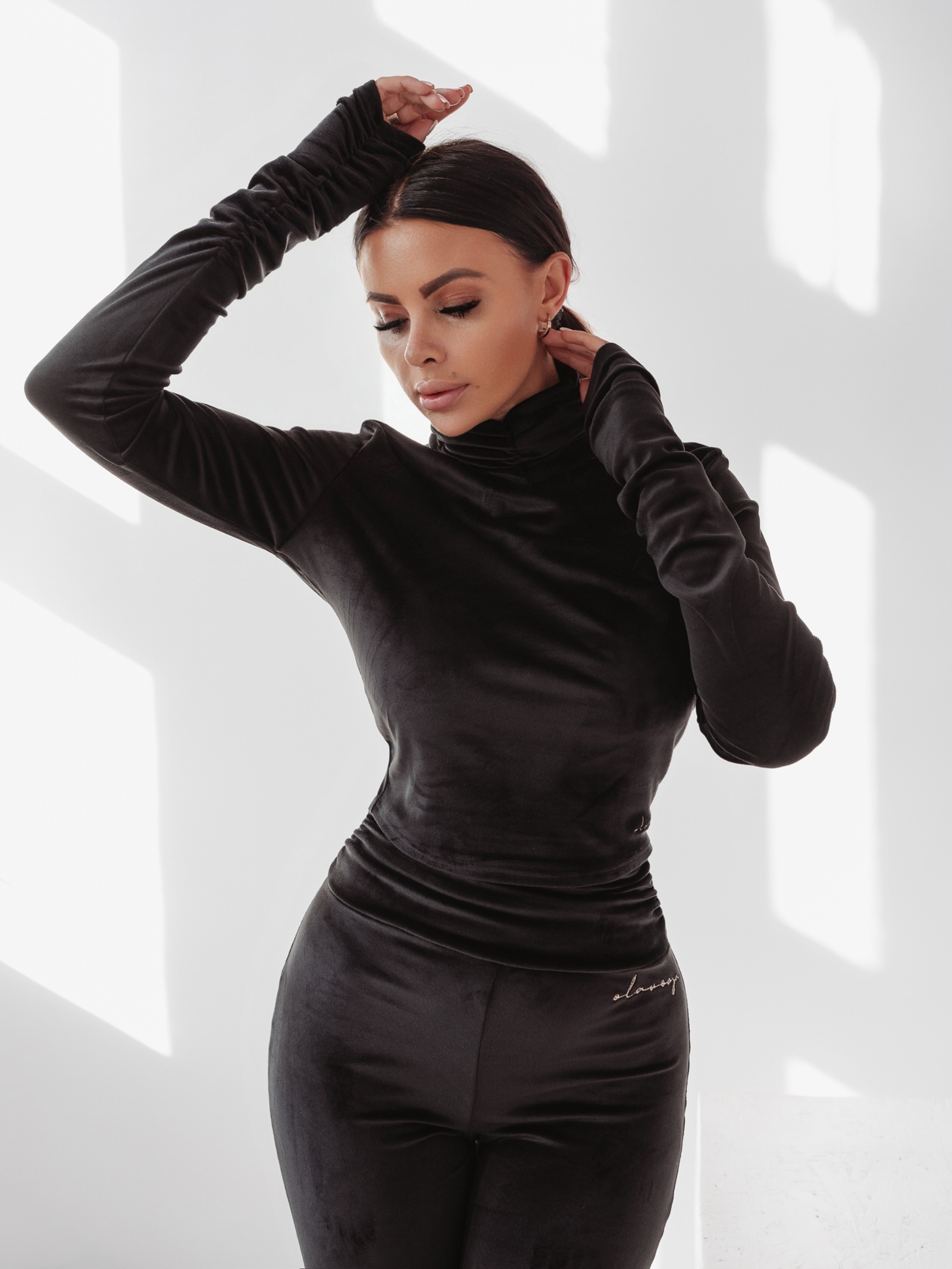 Bluzka welurowa Ola Voga Paula czarna Bluzka welurowa Ola Voga Paula czarna