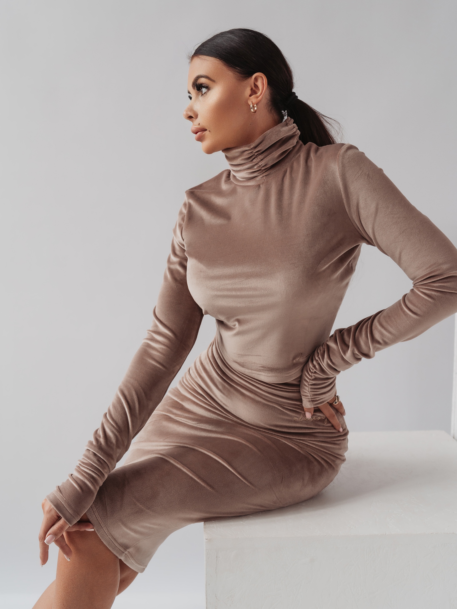 Bluzka welurowa Ola Voga Paula c.beżowa Bluzka welurowa Ola Voga Paula c.beżowa