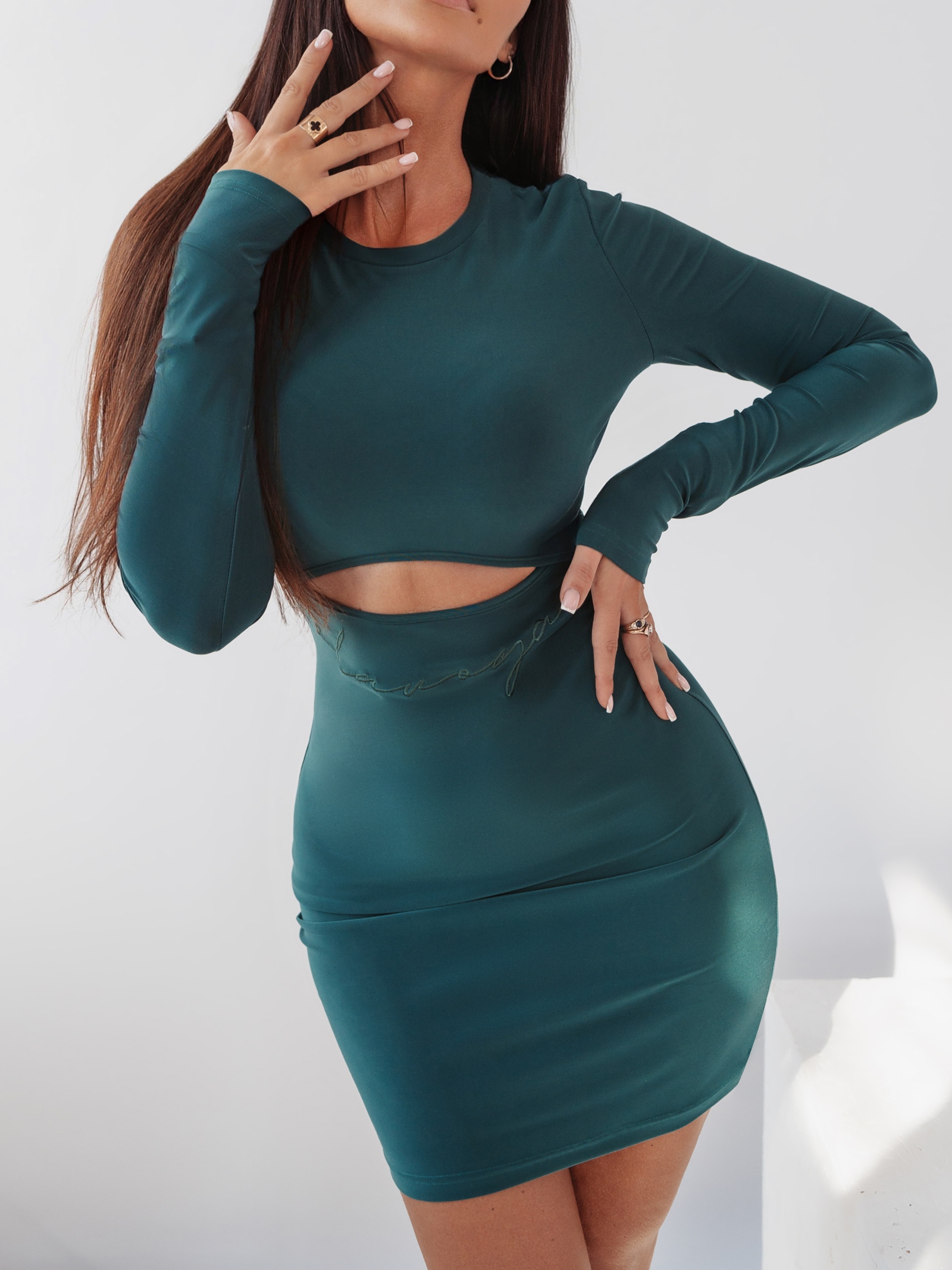 Sukienka z wycięciem Madeline Ola Voga butelkowa zieleń Sukienka z wycięciem Madeline Ola Voga butelkowa zieleń