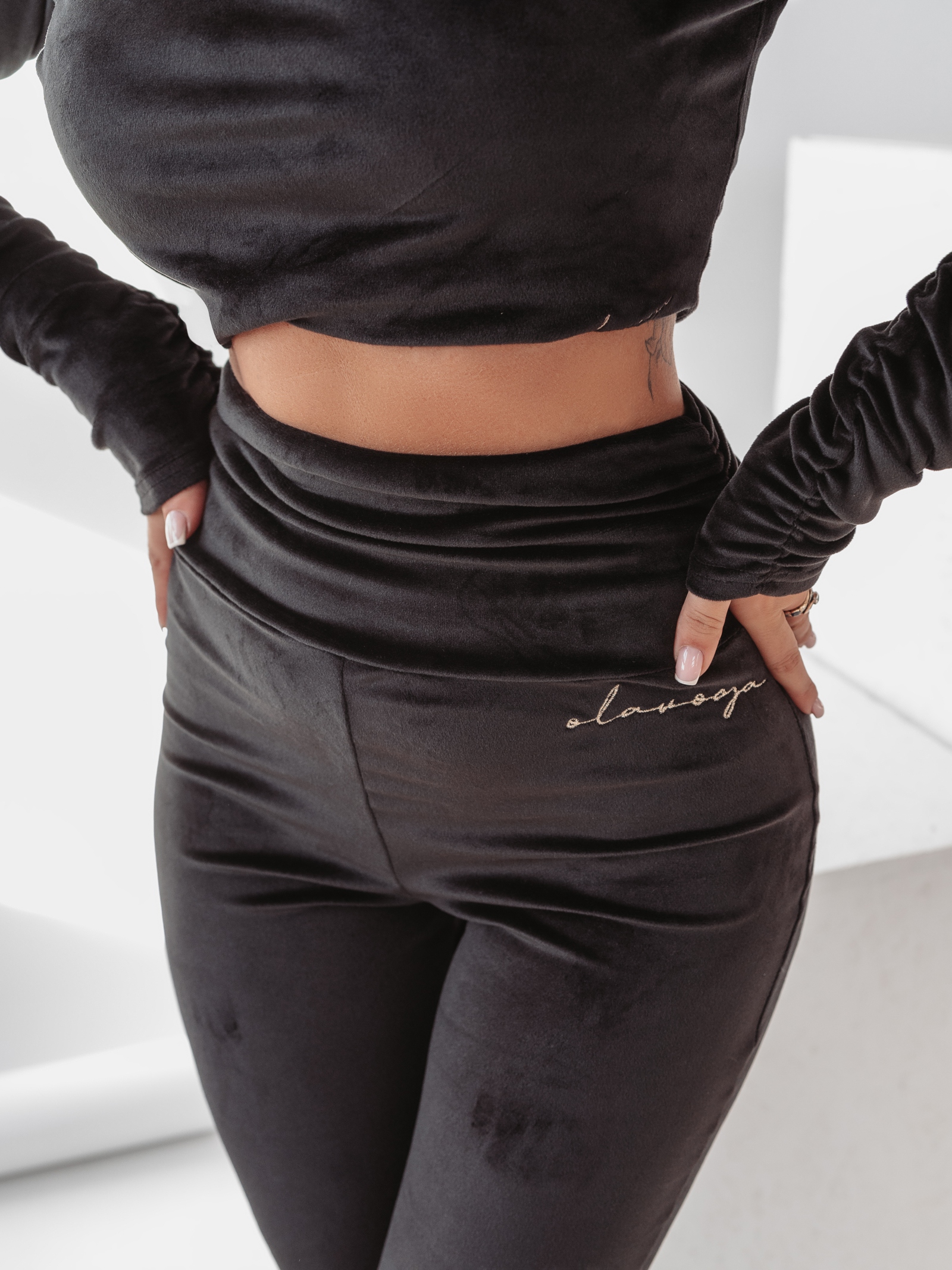 Legginsy welurowe Ola Voga Deep Velvet czarne