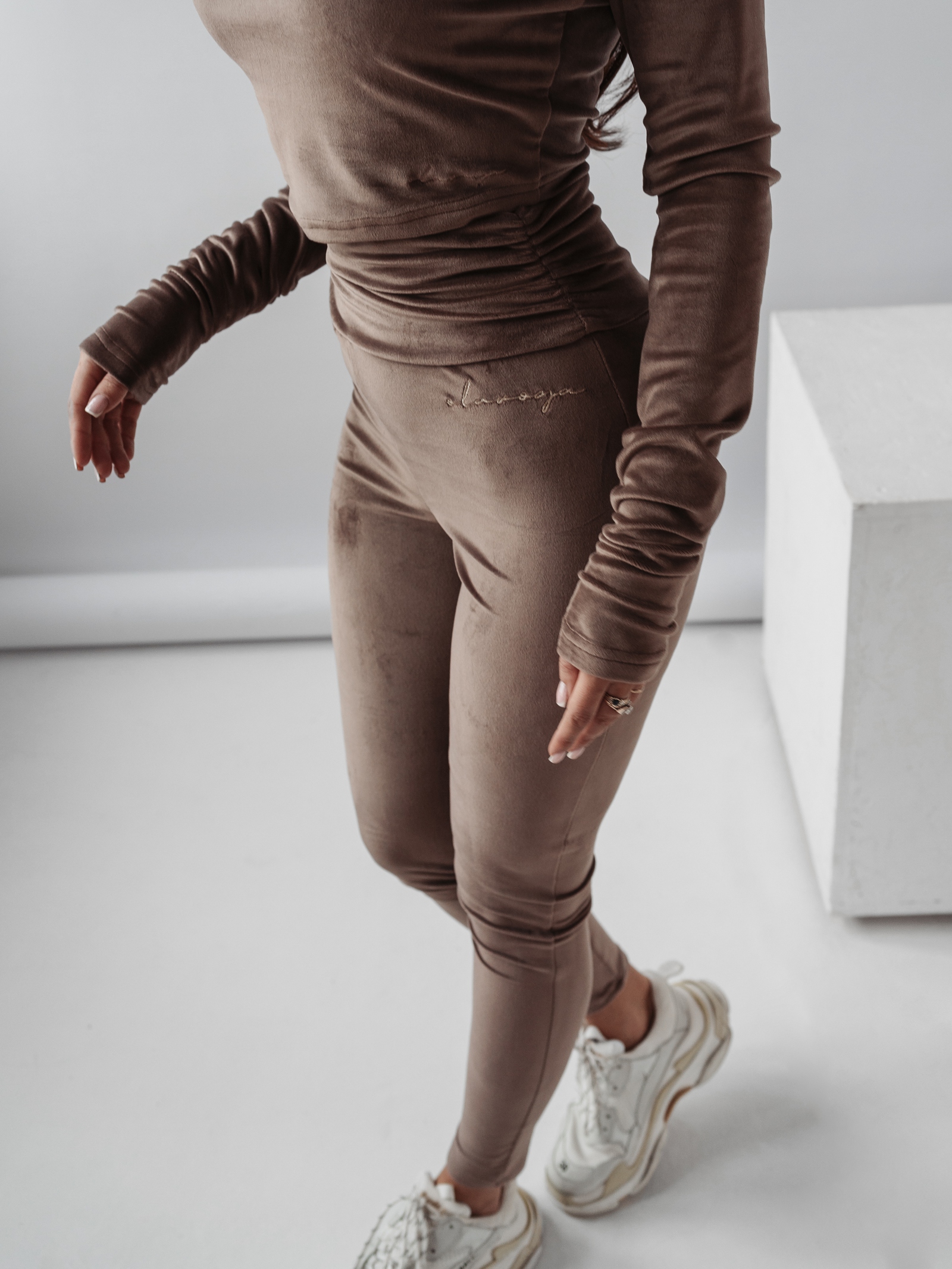 Legginsy welurowe Ola Voga Deep Velvet brązowe Legginsy welurowe Ola Voga Deep Velvet brązowe