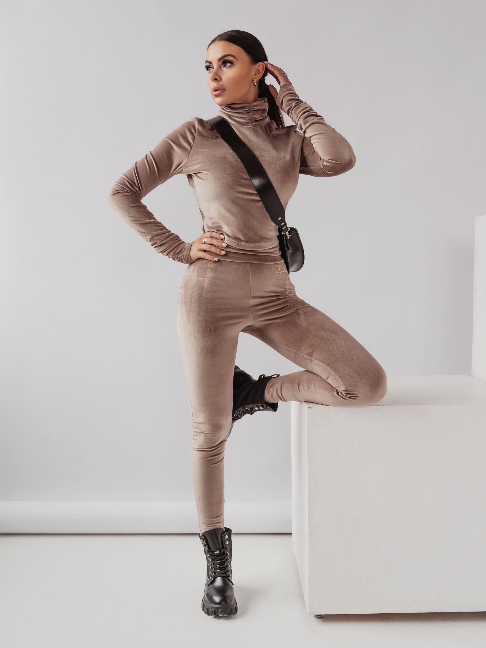 Legginsy welurowe Ola Voga Deep Velvet c.beżowe