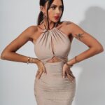 Sukienka z wycięciem New Me Ola Voga beżowa