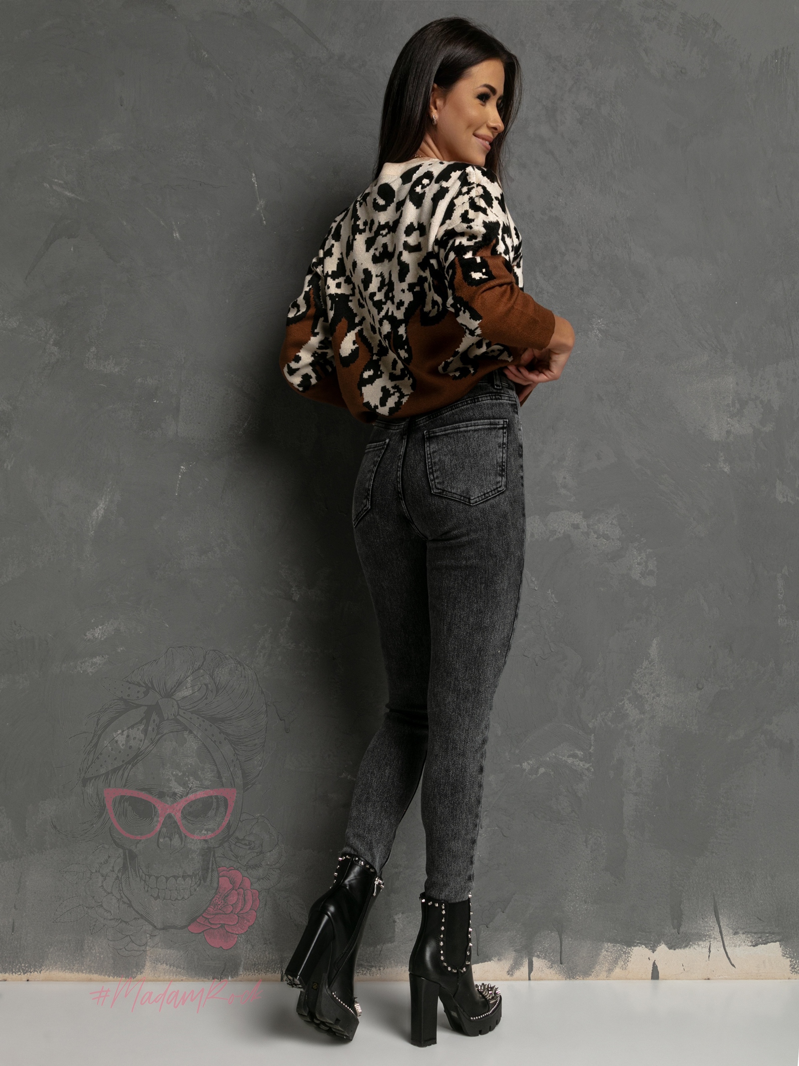 Sweterek w panterkę Detes czekoladowy