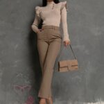 Bluzka prążkowana ze złotymi napami Adriell beżowa