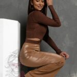 Bluzka prążkowana z wycięciami Asel brązowa