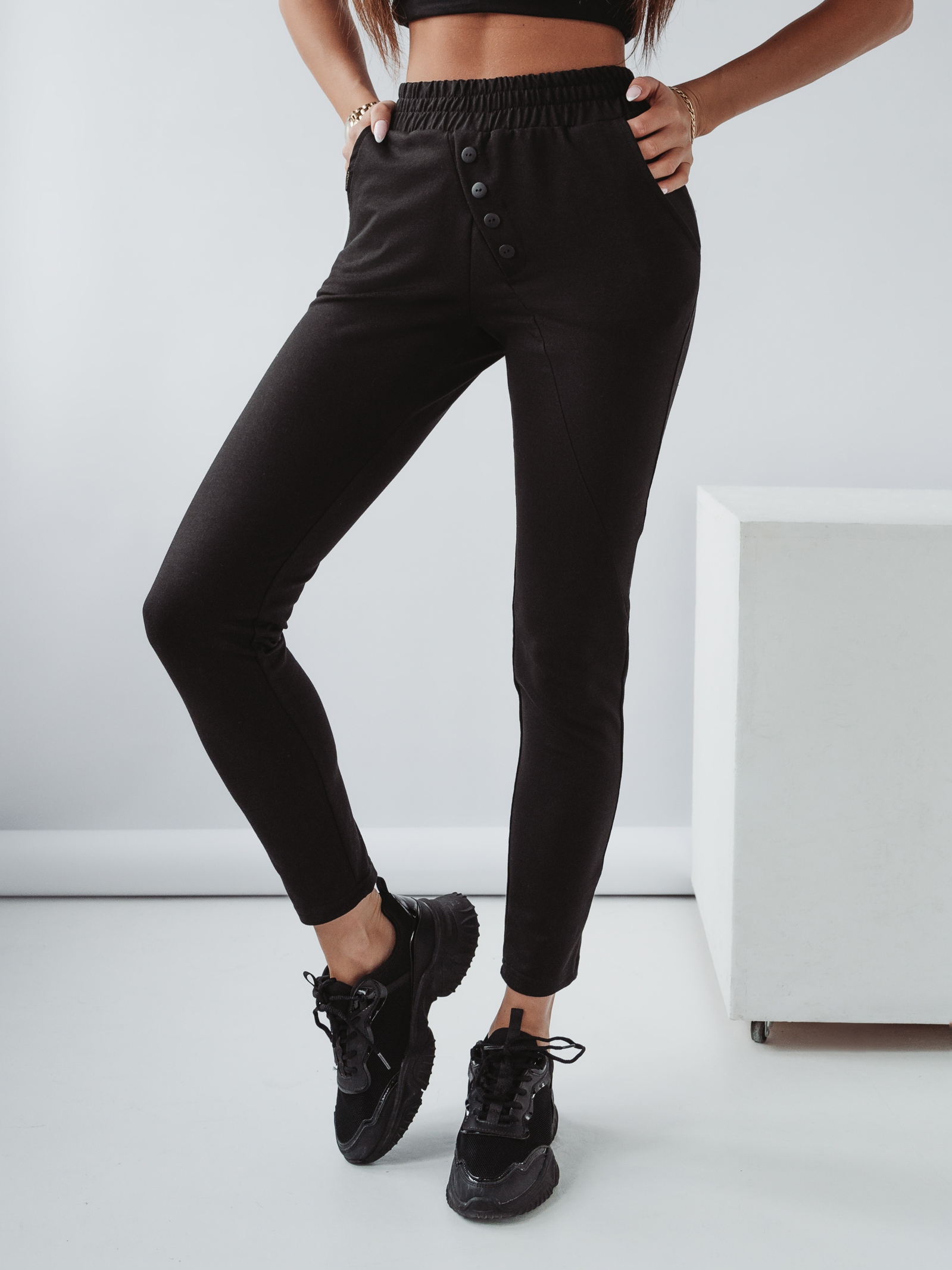 Spodnie z wyższym stanem New Asymmetry Ola voga czarne Spodnie z wyższym stanem New Asymmetry Ola voga czarne