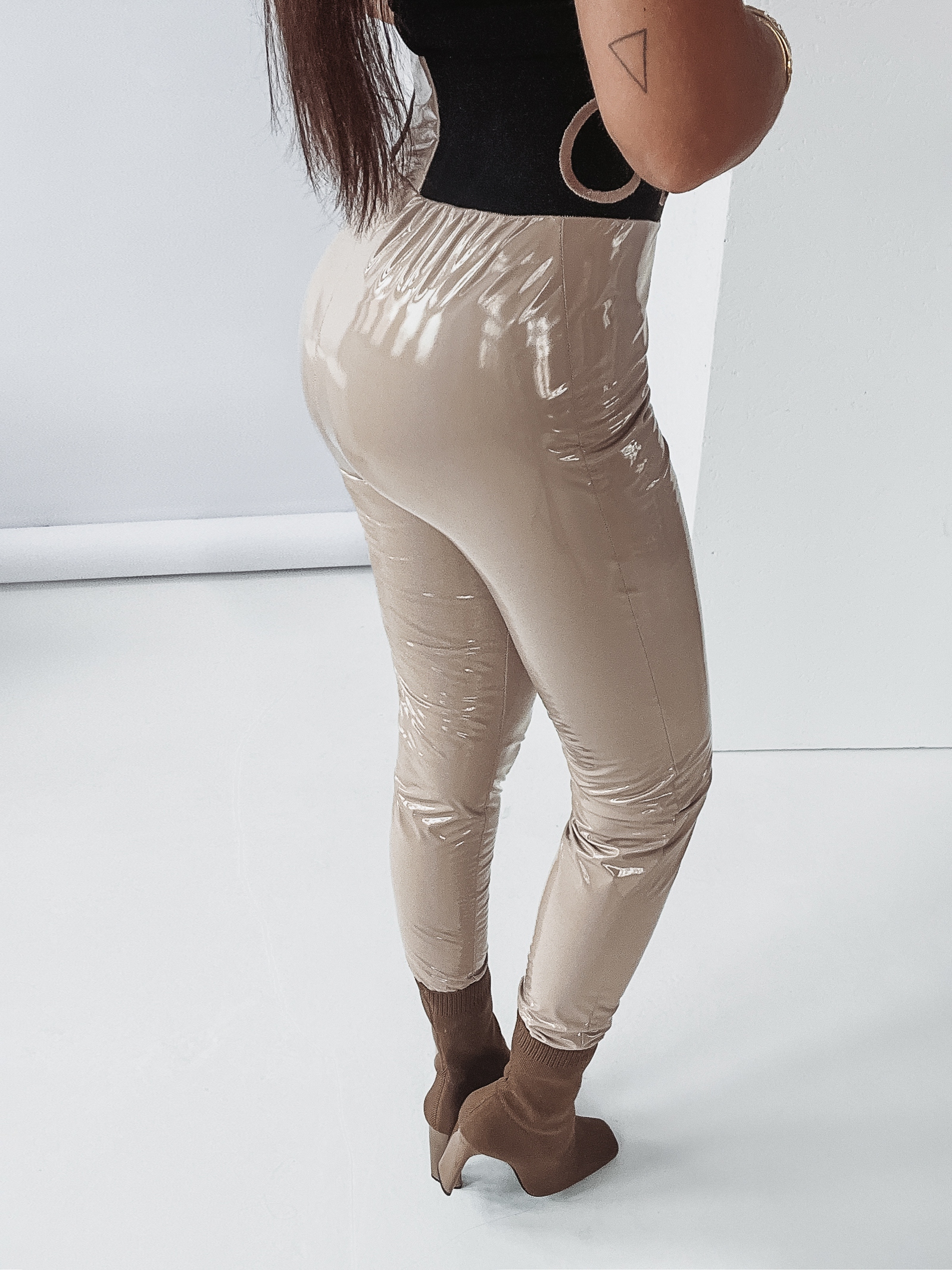 Legginsy winylowe LATEX OLAVOGA j.beżowe Legginsy winylowe LATEX OLAVOGA j.beżowe