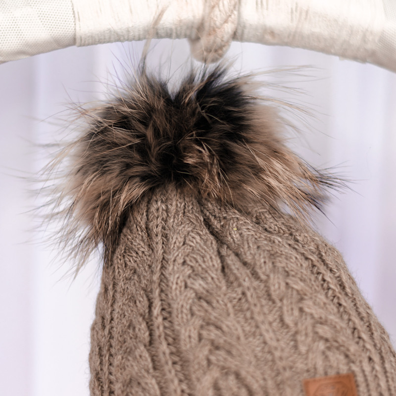 Czapka z dużym pomponem cappuccino Czapka z dużym pomponem cappuccino