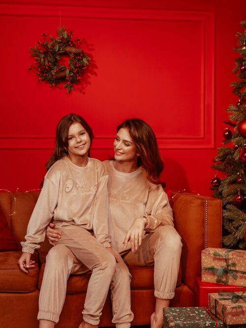 Komplet welurowy dziecięcy Mom&Kid-Logo beżowy